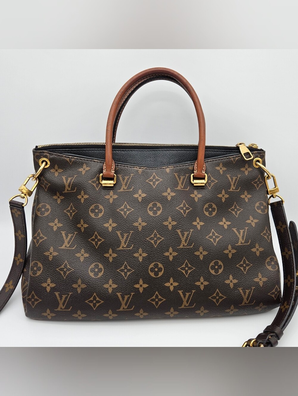 Authentic Louis Vuitton Pallas Black #4421M